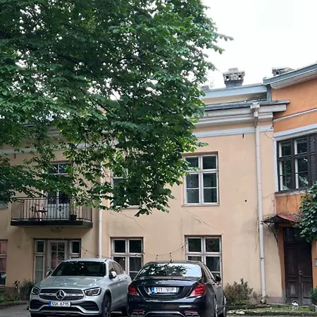 شقة Spacious Two Story In The Center Of Historic Old Town