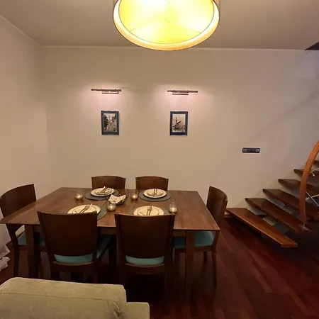Spacious Two Story In The Center Of Historic Old Town تالين