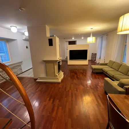 شقة Spacious Two Story In The Center Of Historic Old Town *